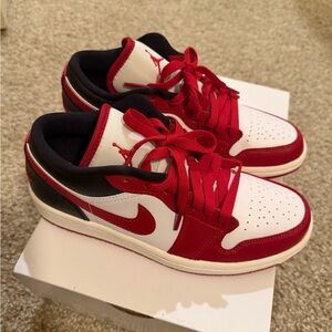 Nike Low-Top Sneakers in White, Red & Black